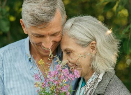 couple-personnes-agees-scaled-e1759336965613-1024x738.jpg